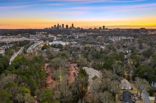 424 Lindbergh Dr, Atlanta GA  30305-3832 exterior