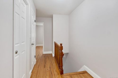 3846 Amundson Ave, Bronx NY 10466-5920 exterior