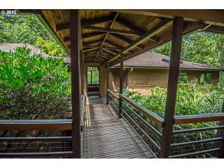 9468 62 Dr, Portland OR  97219-9105 exterior