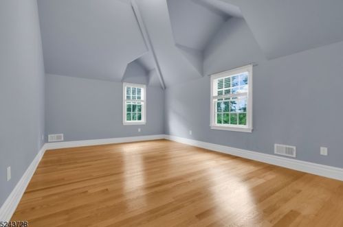 2 Caruso Ct, Bridgewater NJ 08807-2149 exterior