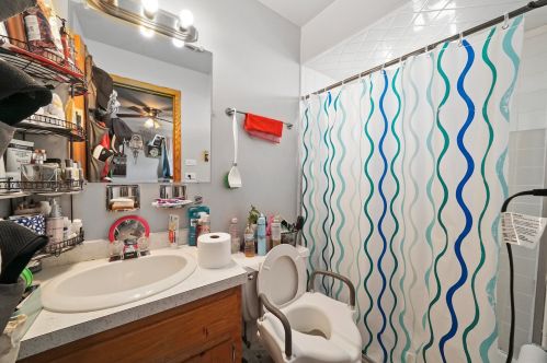 6724 63rd St, Chicago IL 60638-4004 exterior