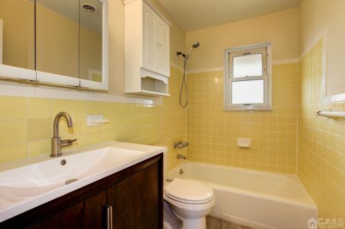 27 Judson St, Edison NJ 08837-2432 exterior