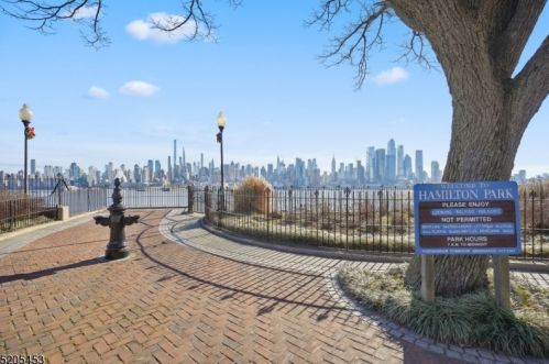 939 Blvd, Union City NJ 07086-7246 exterior