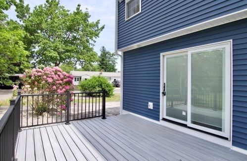 75 Rochford Cir, Springfield MA  01128-1024 exterior