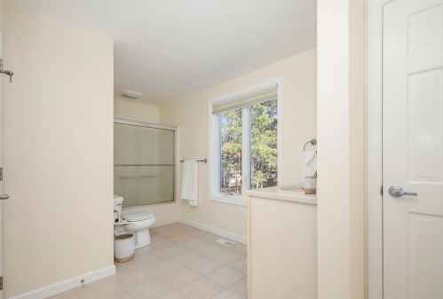 375 Hatch Rd, Eastham MA 02642-1847 exterior