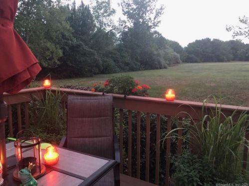 7 Last Leaf Cir, Windsor CT  06095-4733 exterior