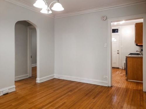 8516 Bennett Ave, Chicago IL 60649-4007 exterior