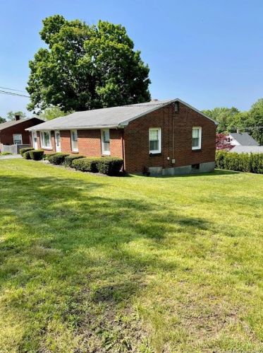 41 Nathaniel St, Torrington, CT 06790-3811