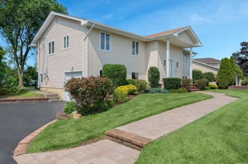 8 Candy Ln, Commack, NY 11725-1006