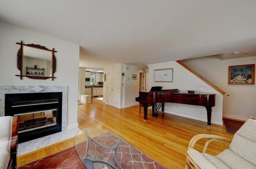 243 Transit St, Providence RI 02906-1023 exterior