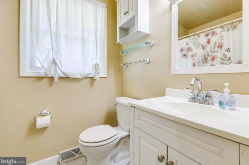 8001 Kidd St, Alexandria VA 22309-1131 exterior