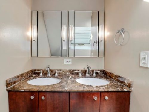 3056 Hoyne Ave, Chicago IL 60643-1121 exterior