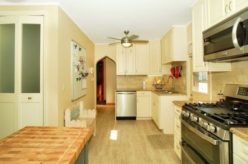 145 Chester St, Valley Stream NY 11580-4210 exterior