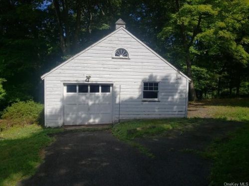 428 Storms Rd, Valley Cottage NY 10989-1213 exterior