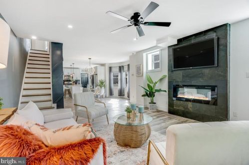 5817 Henry Ave, Philadelphia PA  19128-1702 exterior