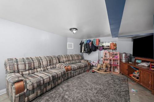 7235 Washtenaw Ave, Chicago IL  60645-1435 exterior