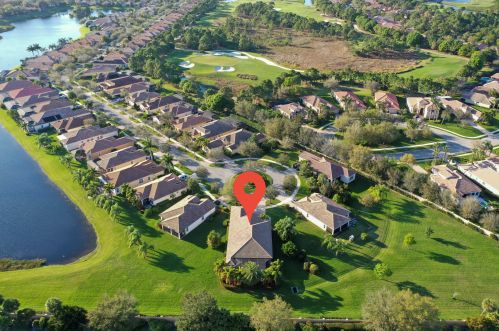 9301 Nuova Way, Fort Pierce, FL 34986-2827