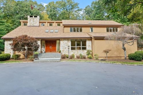 13 Hemlock Holw Rd, Armonk NY 10504-3010 exterior