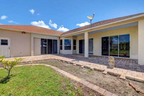 2601 Serenity Cir, Fort Pierce FL 34981-5048 exterior