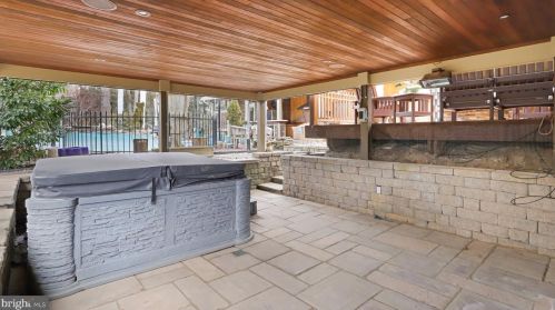 4512 Dolphin Ln, Alexandria VA 22309-3110 exterior