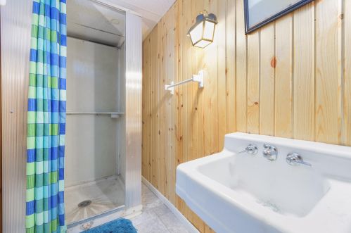 668 Melrose St, Plainwell MI 49080-2207 exterior