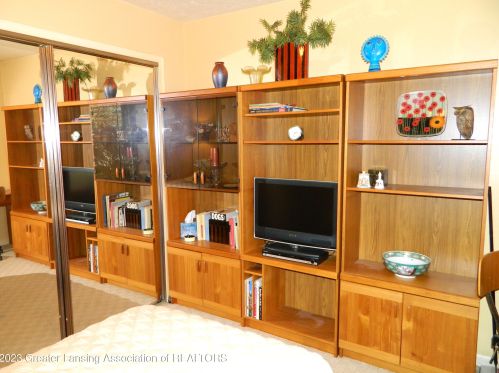 5912 Okemos Rd, Haslett MI 48840-9519 exterior