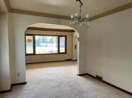 922 58, Milwaukee WI 53218-5613 exterior