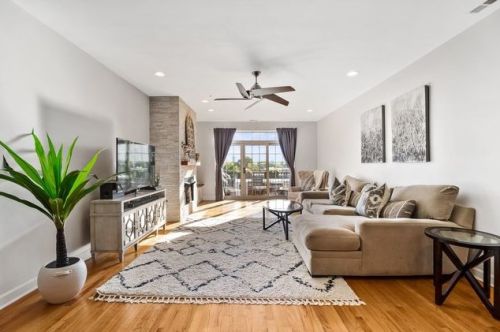 5321 Lincoln Ave, Chicago, IL 60625-3988