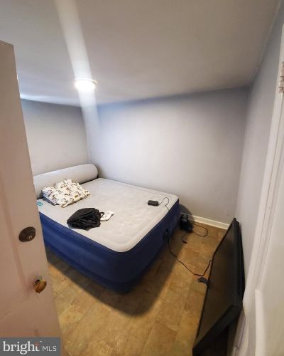 253 Grand Ave, Camden NJ 08105-2151 exterior