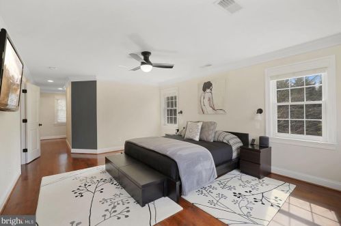 1008 Kimberwicke Rd, Mc Lean VA 22102-1328 exterior