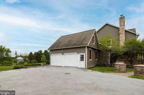 30 Hershey Dr, Pottstown PA 19465-8137 exterior