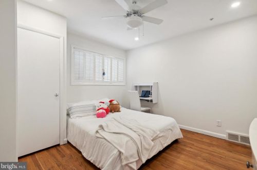 316 Glengary Dr, Pittsburgh PA 19083-2714 exterior