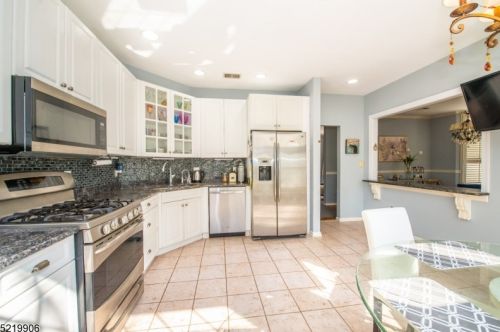 206 Turlington Ct, Livingston NJ  07039-8265 exterior