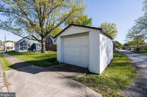 697 Hanover St, Pottstown PA 19464-4519 exterior