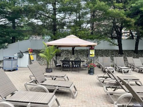 202 Nelson Ct, Edgewater NJ  07020-1631 exterior