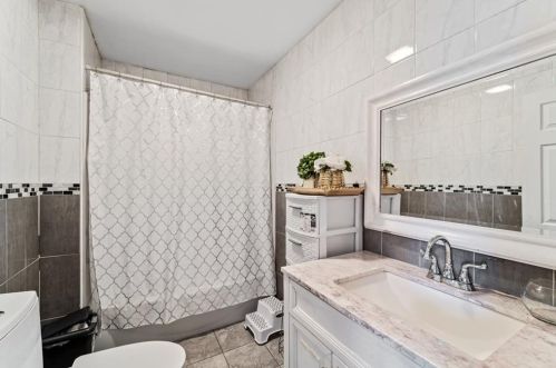 91 Peace St, Providence RI 02907-1550 exterior