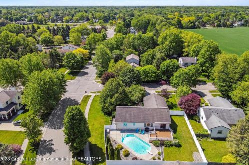 502 Brunswick Dr, Dewitt MI 48820-9189 exterior