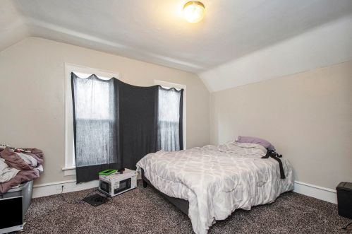 1010 Alpine Ave, Grand Rapids MI 49504-4140 exterior