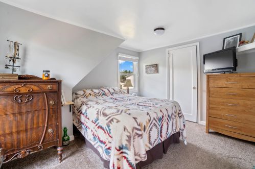 507 Ugstad Rd, Duluth MN 55810-1830 exterior