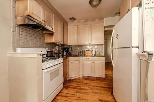 832 Swinton Ave, Bronx NY 10465-1920 exterior