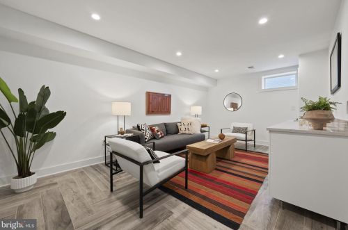 2706 Valley Dr, Alexandria VA  22302-2845 exterior