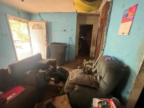 230 Joy St, San Antonio TX 78212-1552 exterior