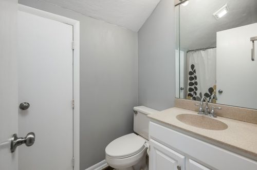 21 Bethany Dr, Pittsburgh PA  15215-1207 exterior