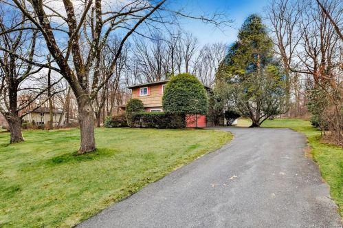 33 Douglas Dr, Norwalk, CT 06850-1702