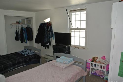 59 Minerva St, Derby CT 06418-1896 exterior