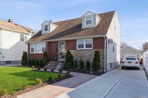 140 Bismark Ave, Valley Stream, NY 11581-1437