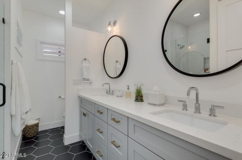 4013 49 Pl, Phoenix AZ 85018-2965 exterior