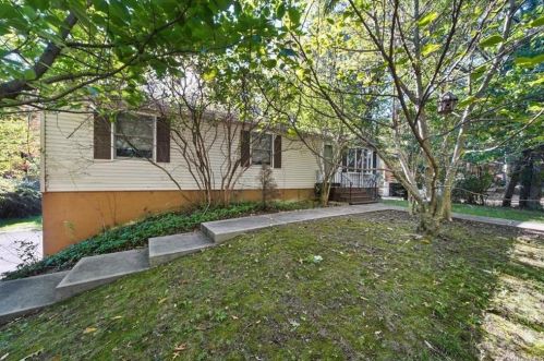 50 Park Cir Dr, Middletown NY 10940-2911 exterior