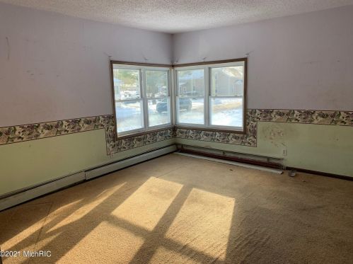 619 Finley Ave, Big Rapids, MI 49307-1329