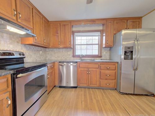 26 Bridle Path Ln, Manchester, CT 06042-8303